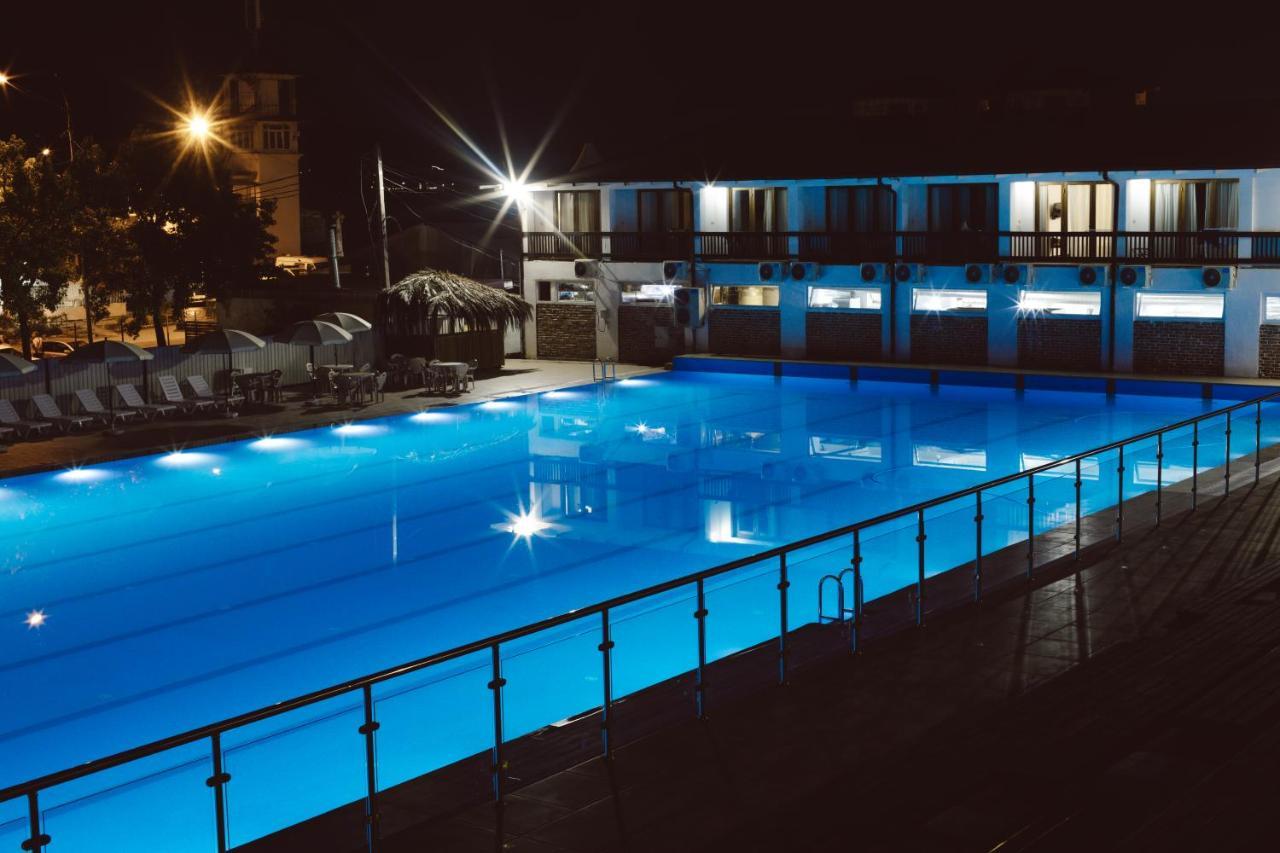 Dem Hotel Sukhumi Luaran gambar