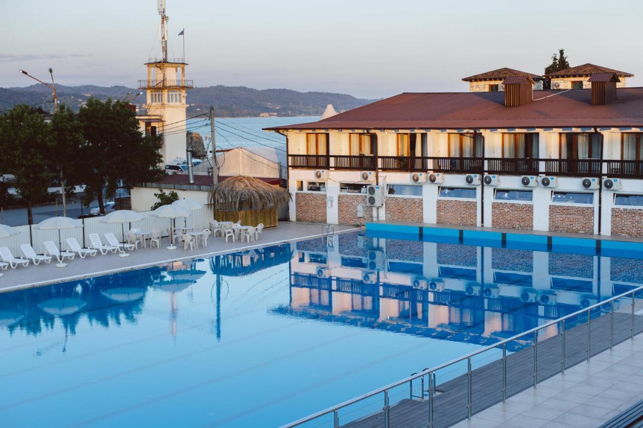 Dem Hotel Sukhumi Luaran gambar