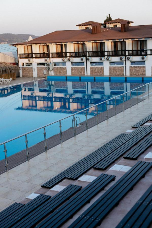 Dem Hotel Sukhumi Luaran gambar