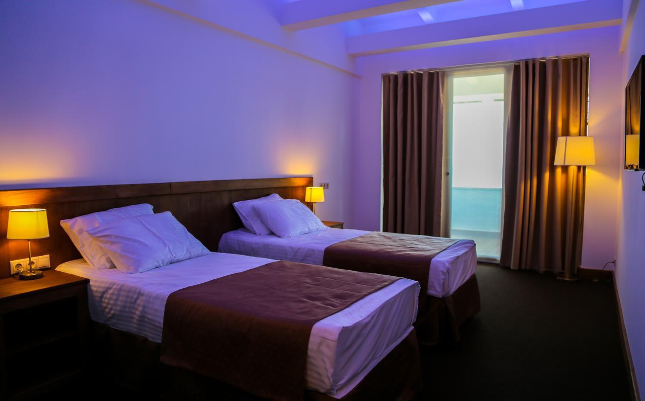 Dem Hotel Sukhumi Luaran gambar