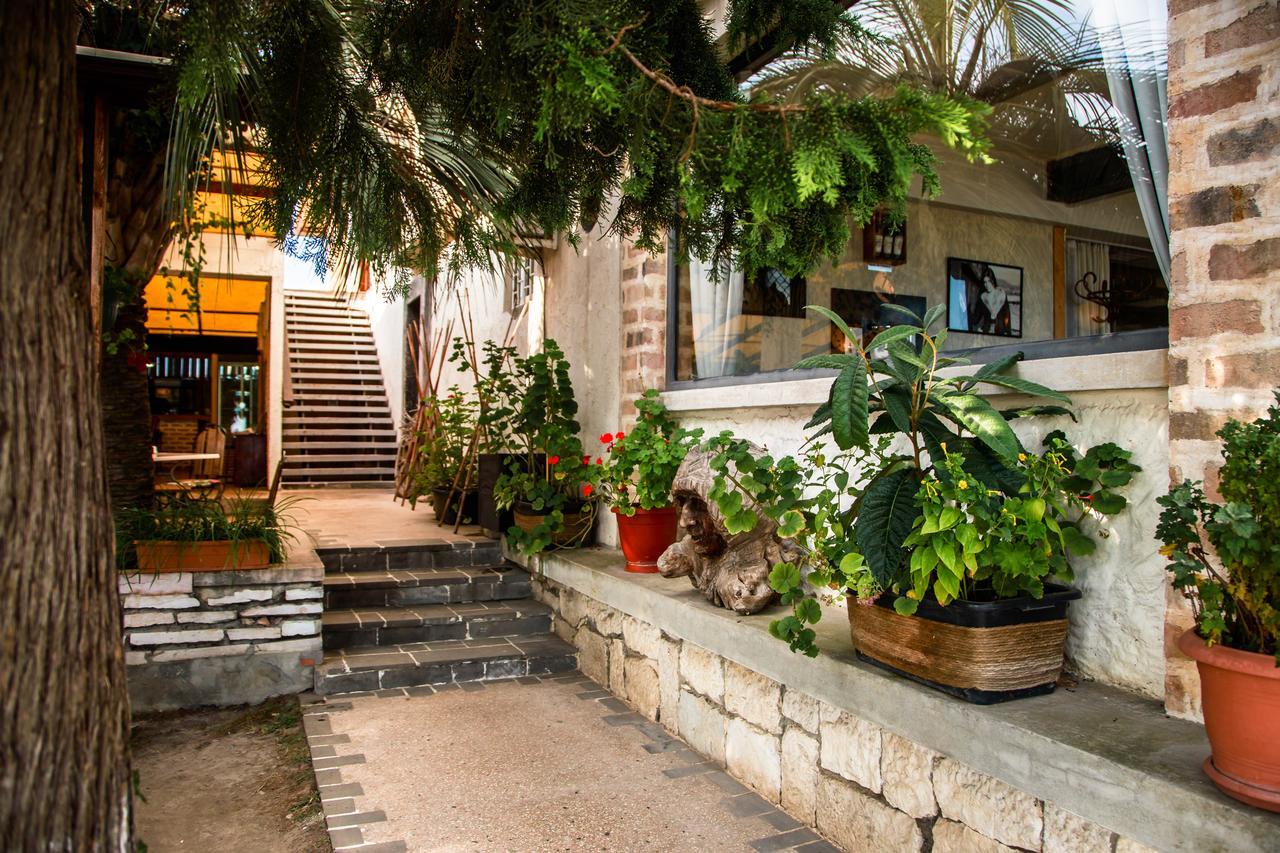 Dem Hotel Sukhumi Luaran gambar