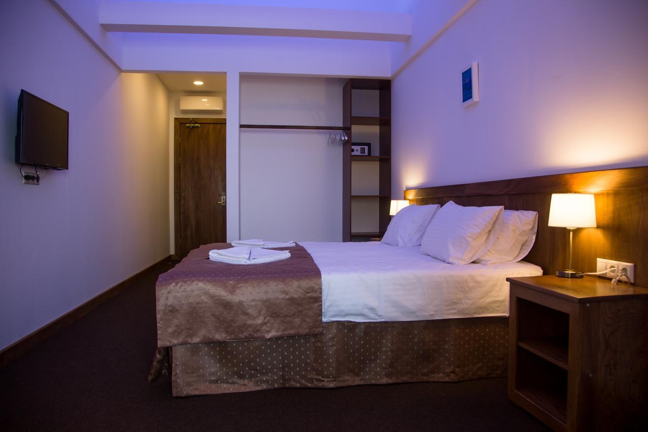 Dem Hotel Sukhumi Luaran gambar