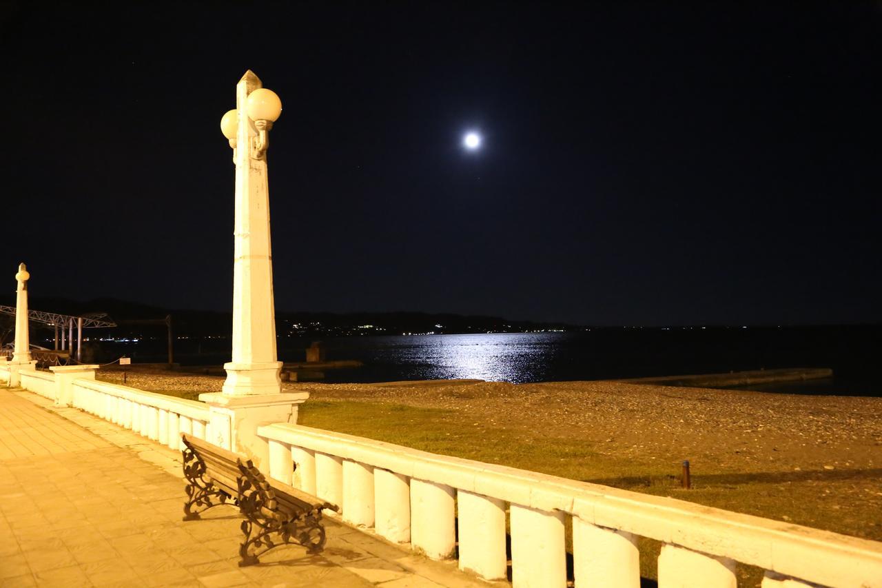 Dem Hotel Sukhumi Luaran gambar