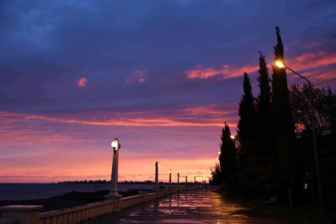 Dem Hotel Sukhumi Luaran gambar