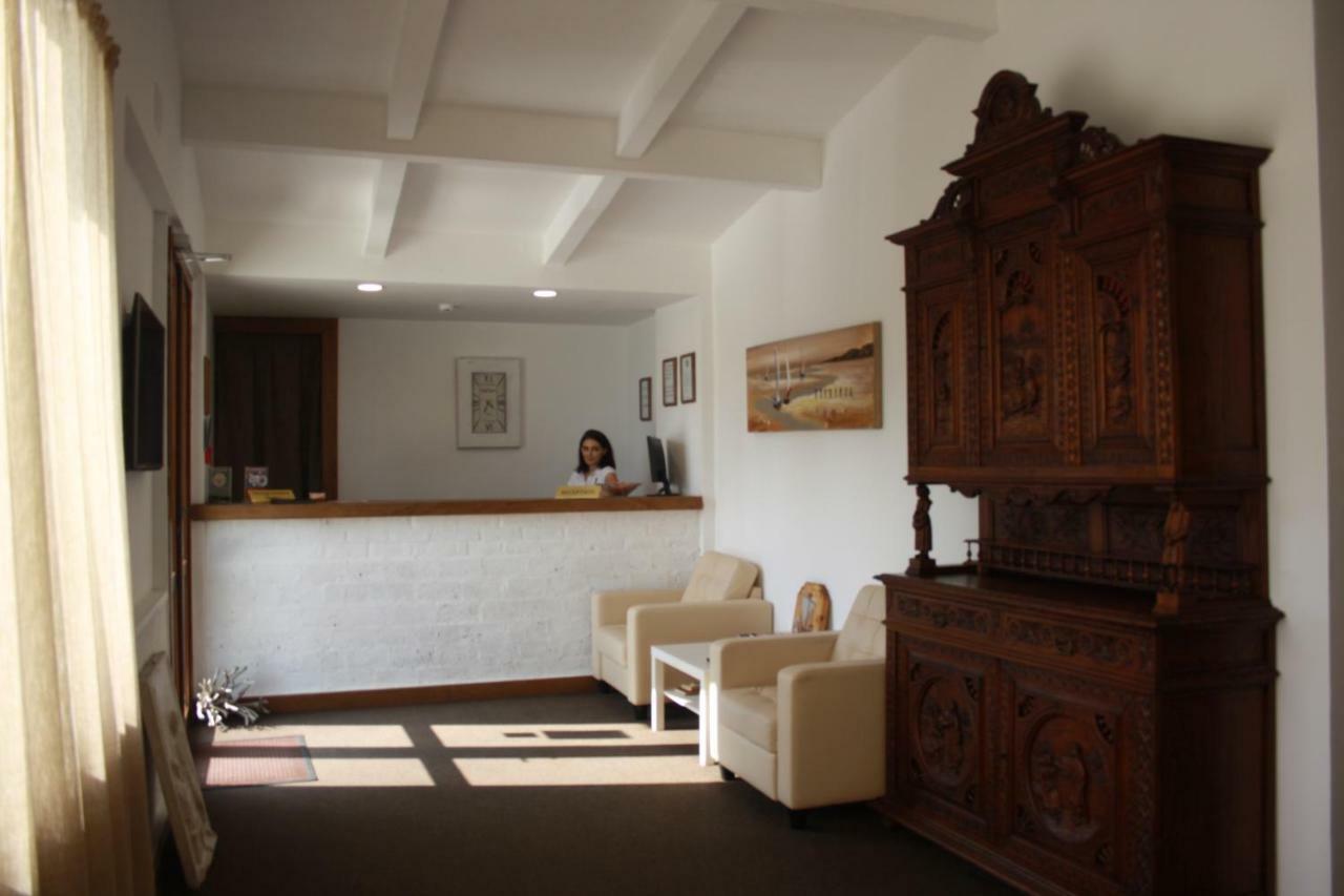 Dem Hotel Sukhumi Luaran gambar