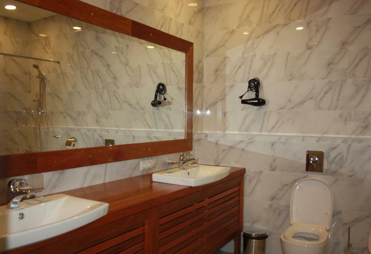 Dem Hotel Sukhumi Luaran gambar