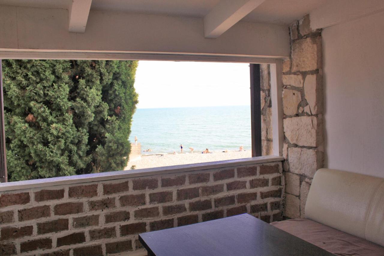 Dem Hotel Sukhumi Luaran gambar